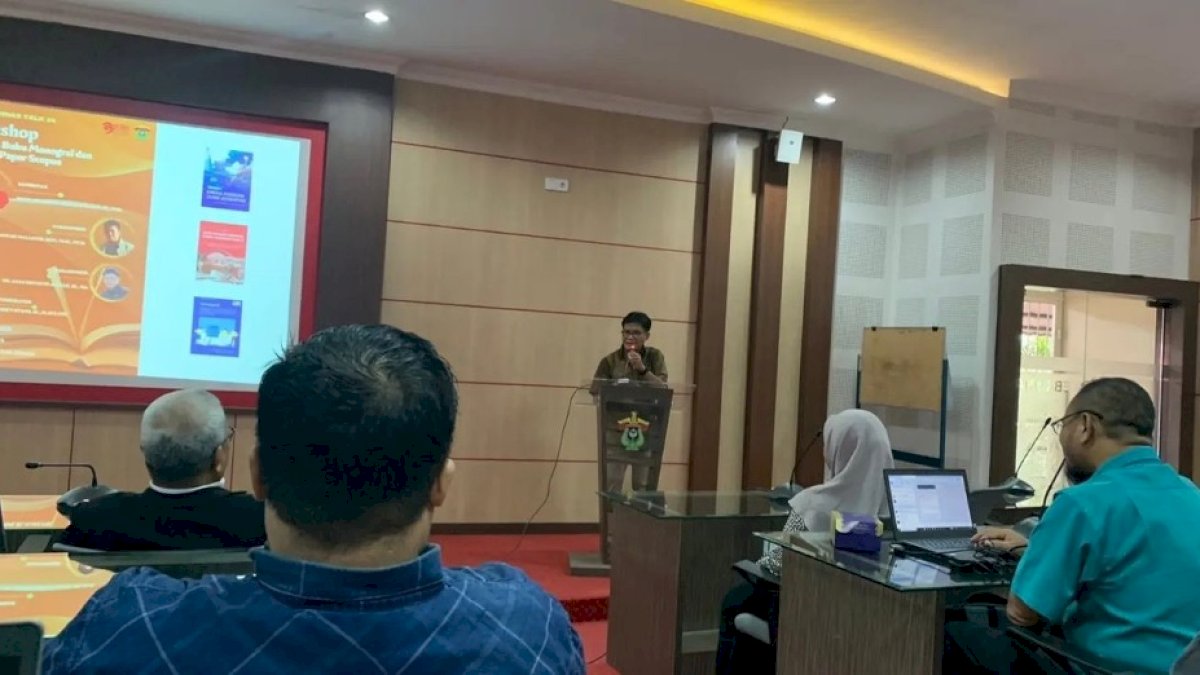 FEB-UNHAS Gelar Workshop Penulisan Buku Monograf