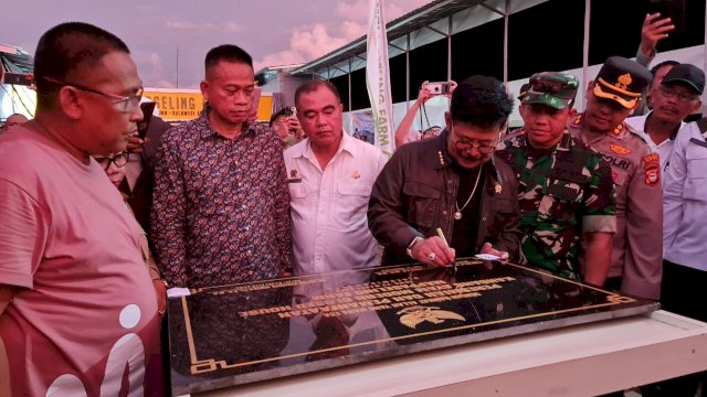 Menteri Pertanian RI Syahrul Yasin Limpo meresmikan peternakan ayam broiler Close House Mappaselling Farm (dokumen: istimewa)