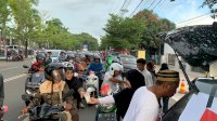 Hari Ketiga Puasa Ramadhan, Sahabat Om Boer Berbagi Takjil di Tiga Titik