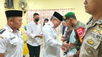 Pemkot Parepare Serahkan Insentif RT/RW di Kecamatan Ujung