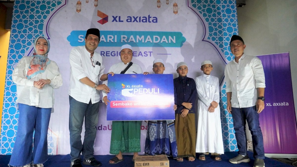 Momen Ramadan, XL Axiata Peduli Bagi Sembako untuk Pesantren dan Salurkan Paket Berbuka