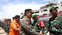 Wali Kota Danny Pomanto Bersama Panglima TNI Laksamana Yudo Margono Lepas Satgas Pamtas Papua di Makassar