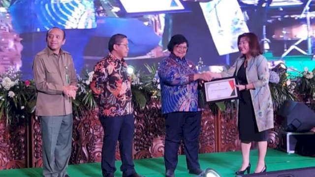 CEO PT Vale Febriany Eddy tetima penghargaan KLHK (dokumen: istimewa) 