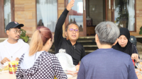 Didampingi Kadispar, Danny Pomanto Kenalkan Keindahan Pulau Samalona ke Tim SCE