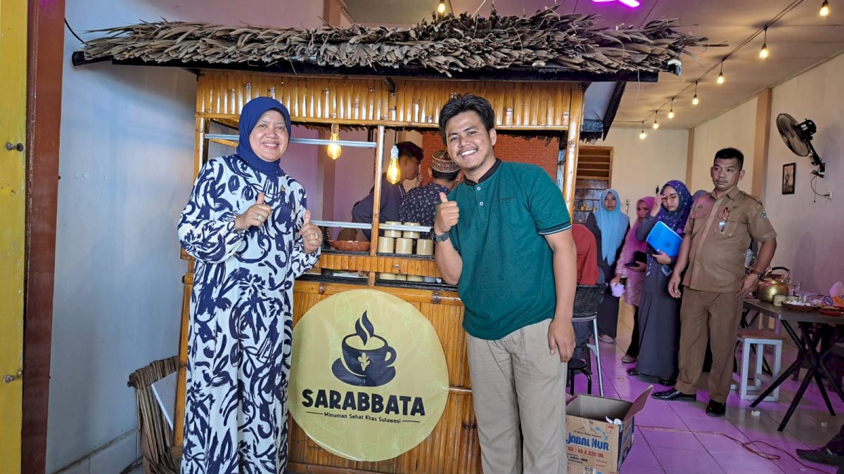 Bantu Pulihkan Ekonomi, Hasnah Syam Ajak Warga Barru Belanja Produk UMKM