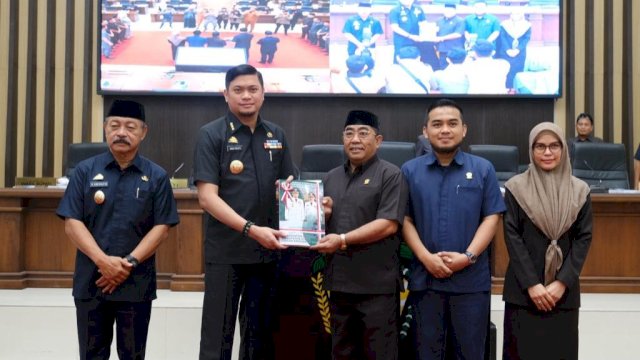 Bupati Gowa Adnan Purichta Ichsan didampingi Wakil Bupati menerima kunjungn tim penilai PPD 2023 (dokumen: istimewa)