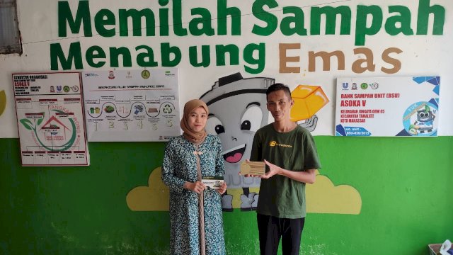 Direktur Bank Sampah Unit Asoka V Faisal Baso saat edukasi mahasiswa terkait Tabungan Emas di Bank Sampah (dokumen: istimewa)