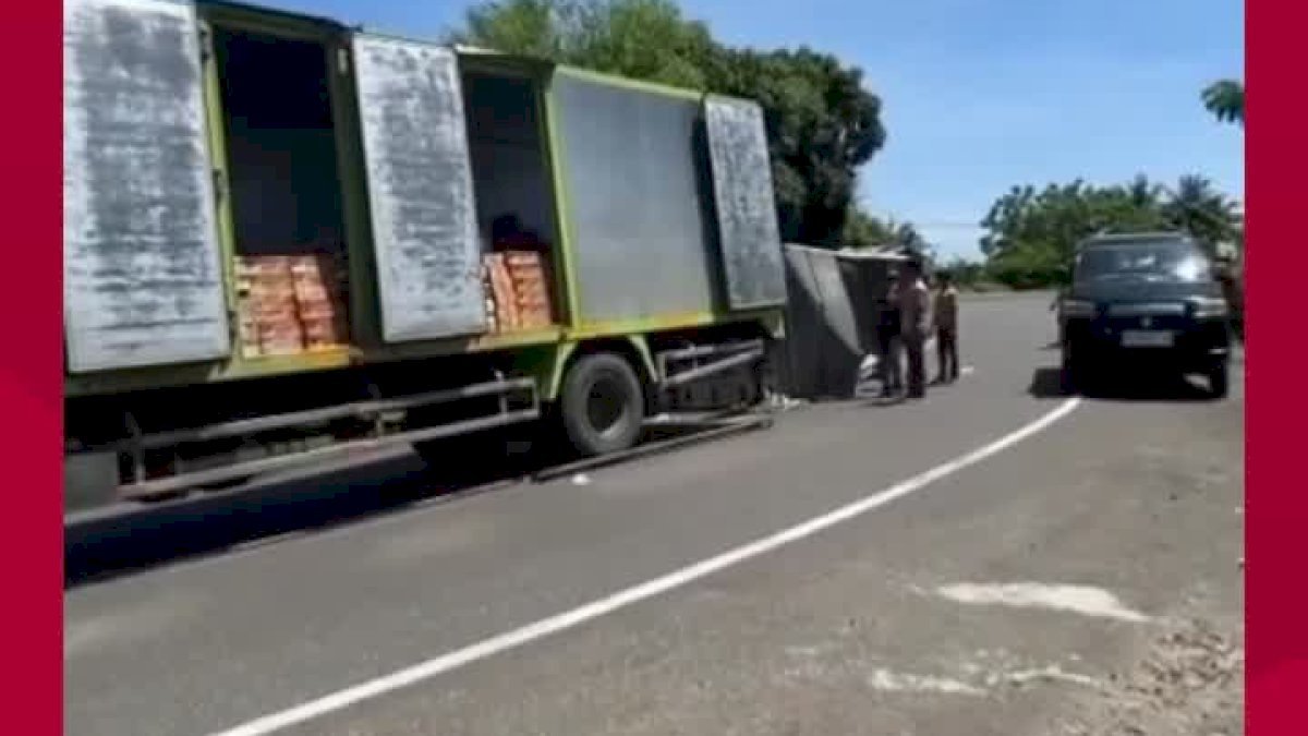 VIDEO: Tumpahan Oli di Balikajang Pinrang Bikin Sebuah Mobil Terbalik
