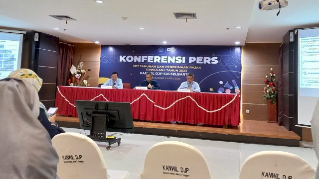 Konferensi pers DJP Sulselbarta terkait penerimaan realisasi pajak dan pelaporan SPT Tahunan (Sri Wahyu Diastuti / Sulselsatu.com)
