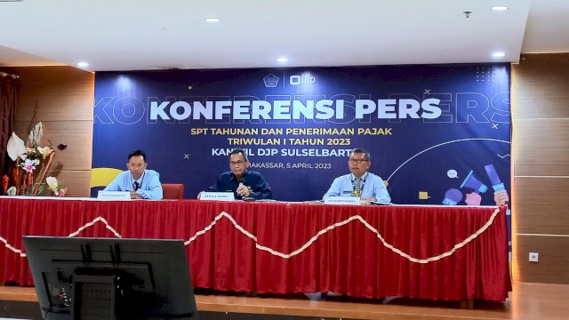 Konferensi pers Kanwil DJP Sulselbartra terkait realisasi penerimaan pajak triwulan pertama 2023 (Sri Wahyu Diastuti / Sulselsatu.com)