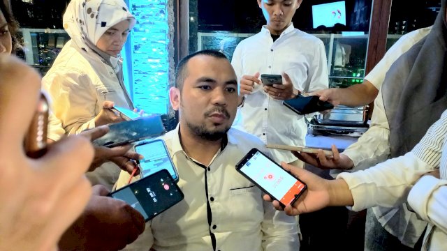 Area Manager Modena Khairul Fahmi Lubis saat buka puasa bersama media (Sri Wahyu Diastuti /Sulselsatu.com)