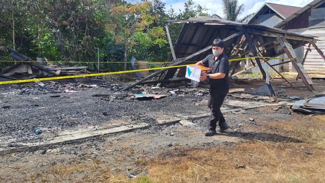 PT Vale serahlan bantuan bagi korban kebakaran di Desa Puubunga Kolaka (dokumen: istimewa)