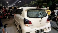 Massa Rusak Mobil Warga Usai Demo UU Cipta Kerja Berakhir Bentrok di Makassar