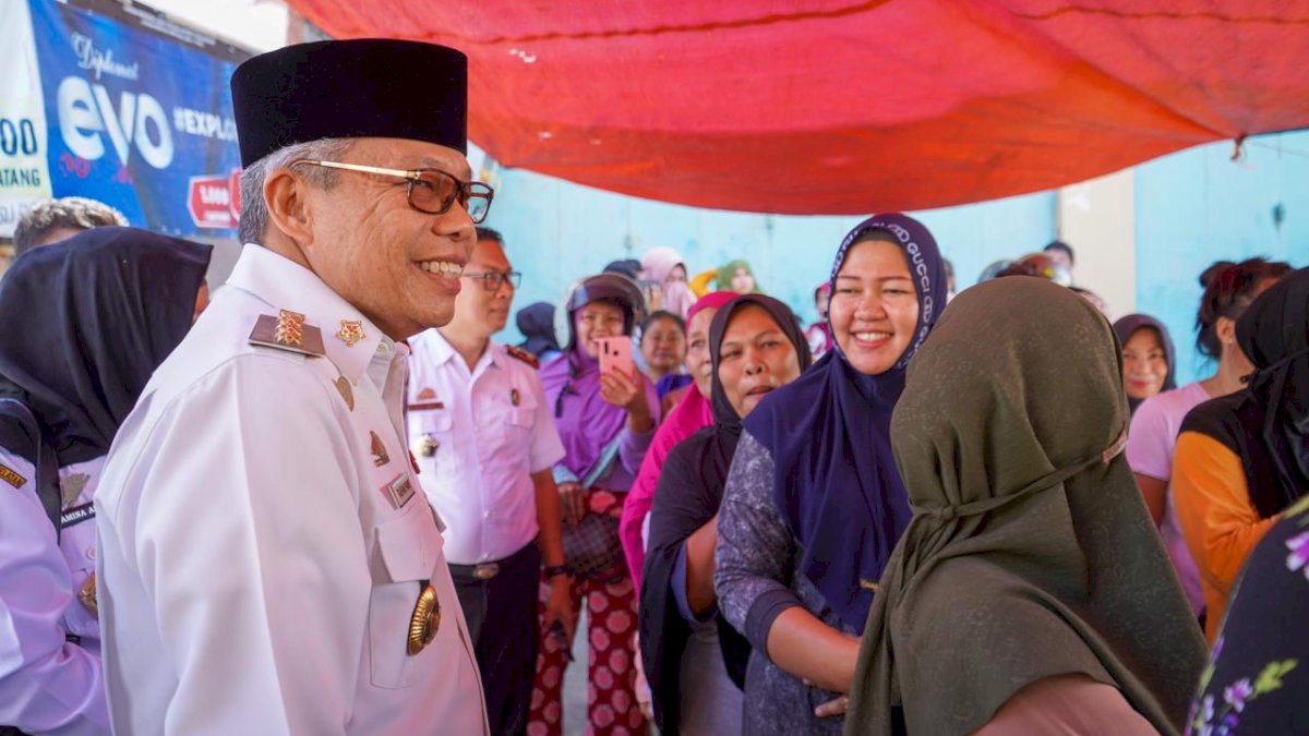 Taufan Pawe Perintahkan Fungsi Pasar Lakessi Dioptimalkan