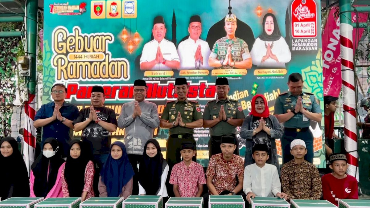 Danny Pomanto Bersama Pangdam XIV Hasanuddin Bagi-Bagi Sembako ke Anak Yatim Piatu di Gebyar Ramadan
