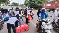 Jelang Buka Puasa, Pengurus JOIN Jeneponto Bagi-Bagi Takjil ke Pengendara
