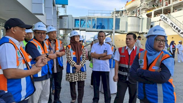 Asisten Deputi Bidang Jasa dan Logistik Kementrian BUMN Desty Arlaini saat melakukan kunjungan ke Terminal Penumpang Anging Mammiri (dokumen: istimewa)