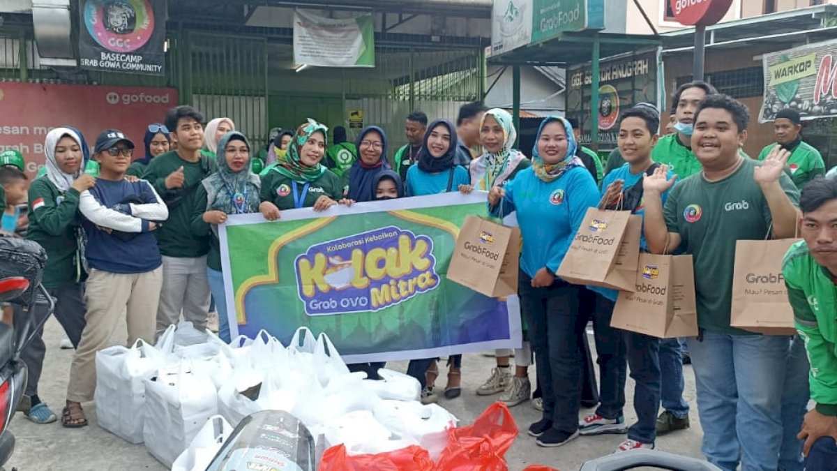Ratusan Mitra Grab di Makassar Meriahkan Ramadan dengan Tausiyah dan Bagi-Bagi Takjil Gratis