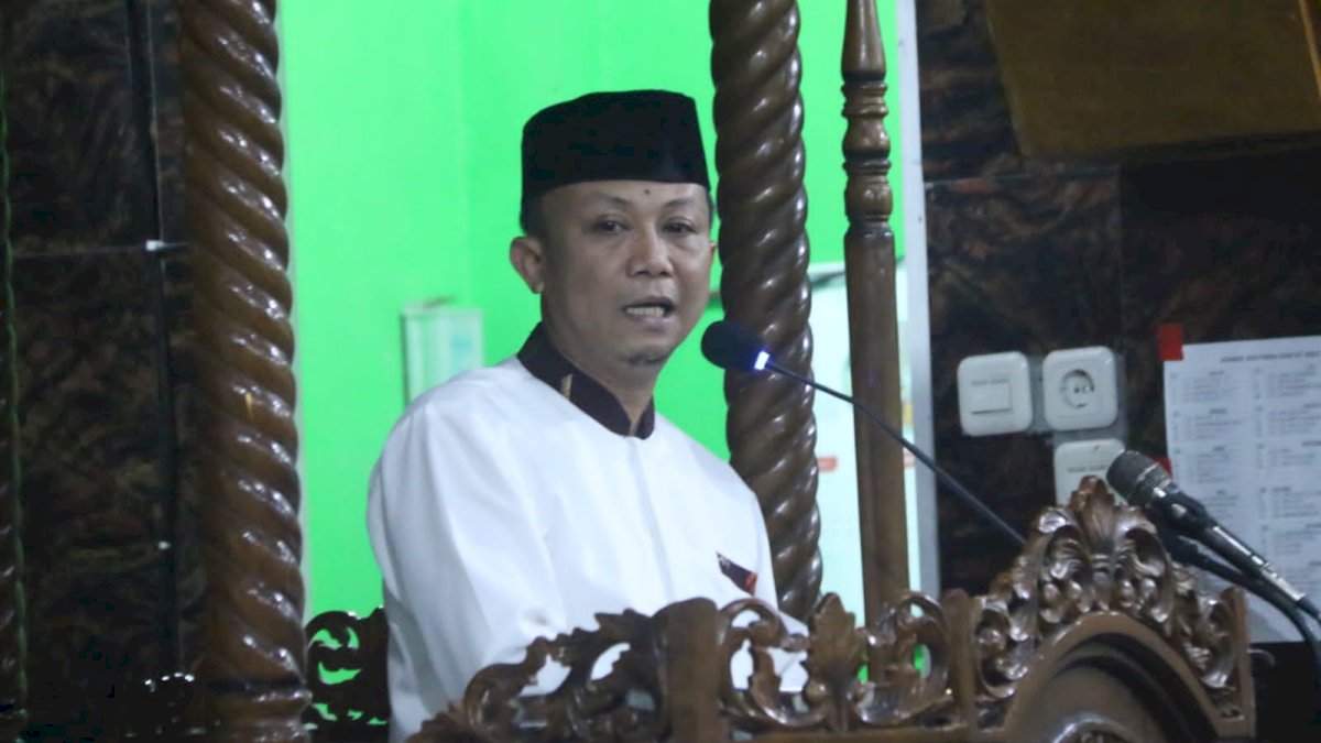 Safari Ramdhan di Masjid Nurul Anshar Kelurahan Lakkang, Camat Tallo Ingatkan Program Jagai Anak’ta
