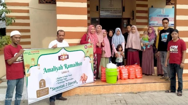Komunitas Corolla Retro Makassar gelar amaliah Ramadan dengan berkunjung ke panti asuhan (dokumen: istimewa)
