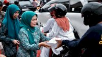 Sasar Orang-orang di Jalan, PKK dan DWP Kabupaten Gowa Bagikan 3.000 Takjil Gratis