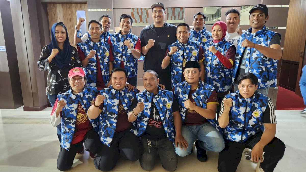 Nurdin Halid dan Kader AMPI Sulsel Sambut Menpora Dito Ariotedjo