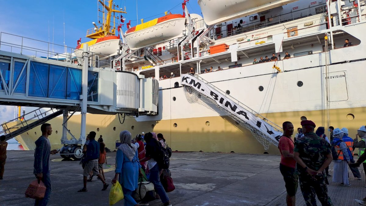 Penumpang Kapal di Pelindo Regional 4 Makassar Capai 35.896, Tumbuh 169 Persen pada H-4 Lebaran 2023