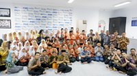 PNM Cabang Makassar Buka Bersama Anak Yatim dan Bagi Sembako ke Nasabah