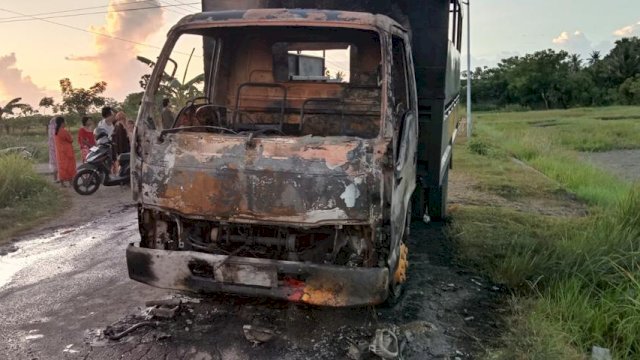 Kondisi mobil Dalmas Polres Jeneponto ludes terbakar (Foto/istimewa)