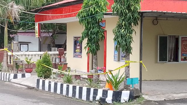 Kaca bid Propam pecah buntut lemparan batu dari orang tak dikenal (Dedi/sulselsatu)