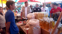 Satgas Pangan Mabes Polri Sidak di Pasar Terong Makassar, Temukan Harga Minyak Goreng Tidak Wajar