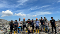 DLH Makassar Lakukan Pengerukan Akses Gunung Sampah dan Pembenahan Saluran Kolam Lindi TPA Antang