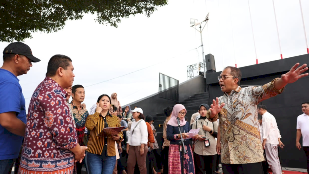 Wali Kota Danny Pomanto Pimpin Gladi Pertunjukan Tari Pakarena di Atas 200 Kapal Nelayan