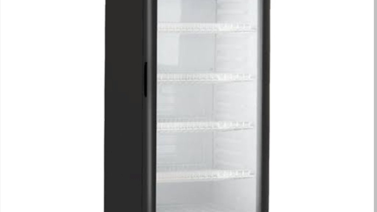 Produk Baru Bagi Para Profesional, Modena Luncurkan Chest Freezer dan Showcase Cooler