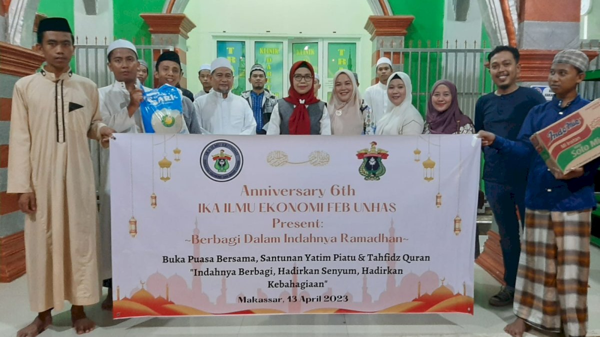 IKAIE FEB Unhas Gelar Kegiatan Berbagi, Hadirkan Senyum dan Kebahagiaan