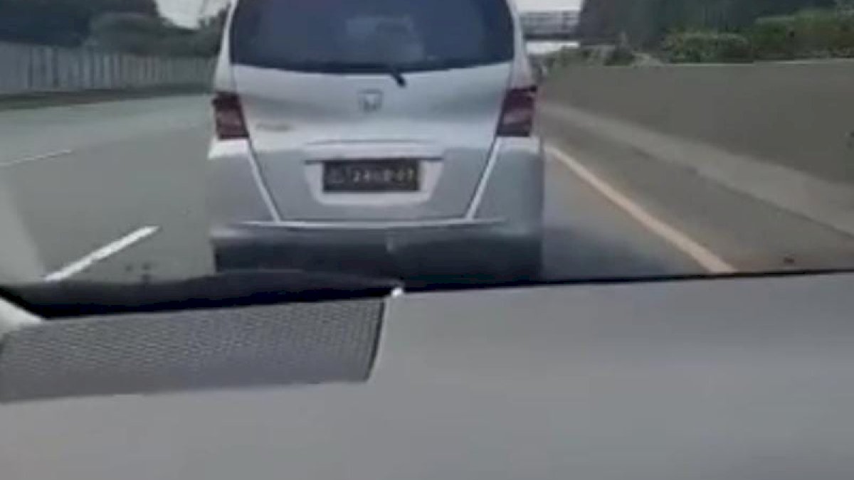 VIDEO: Polisi Kejar Pengemudi Pakai Rotator dan Plat Dinas Palsu