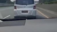 VIDEO: Polisi Kejar Pengemudi Pakai Rotator dan Plat Dinas Palsu
