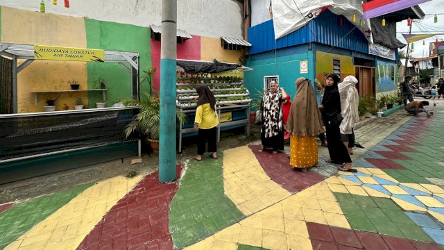 Longwis Bahagia yang punya usaha budidaya ikan lele dan lobster (dokumen: istimewa)