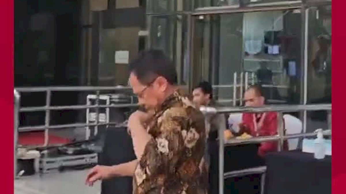 VIDEO: Sekjen DPR Indra Iskandar ‘Kabur’ saat Ditanya Wartawan Usai Menghadap KPK