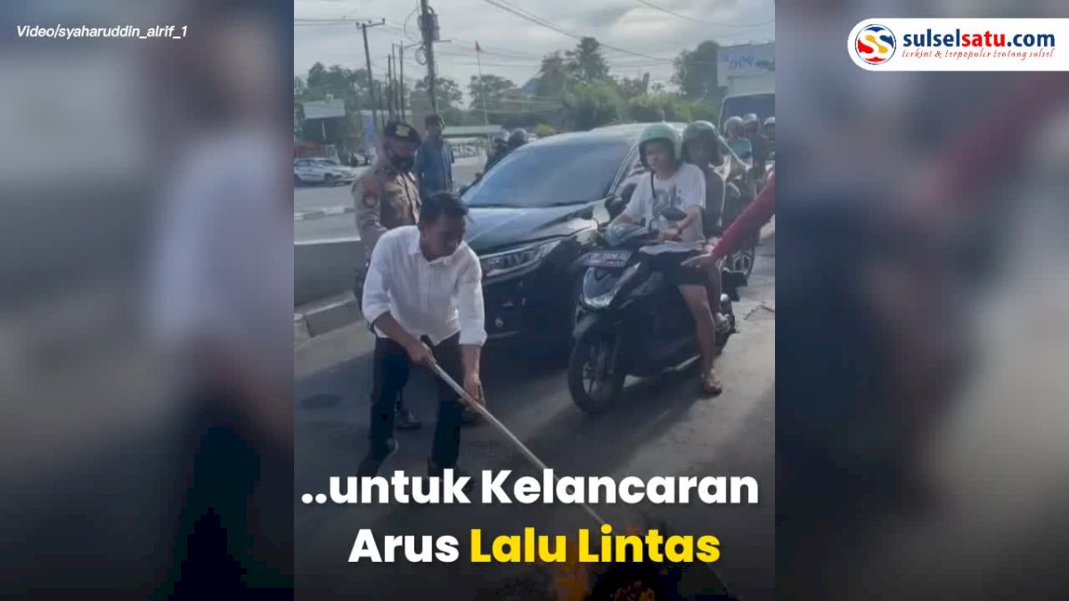 VIDEO: Aksi Syaharuddin Alrif Geser Ban Bekas yang Dibakar dalam Demonstrasi