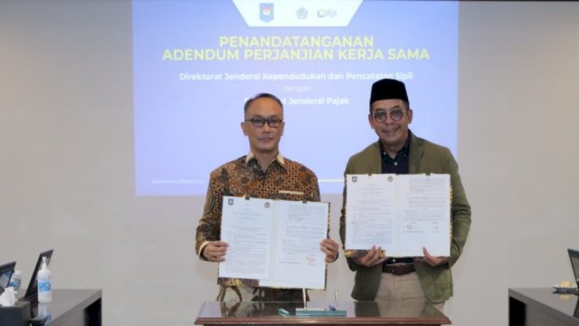 Penandatangan kerja sama antara DJP dan Dukcapil dalam menintegrasikan data NIK jadi NPWP (Foto: Dirjen Dukcapil).