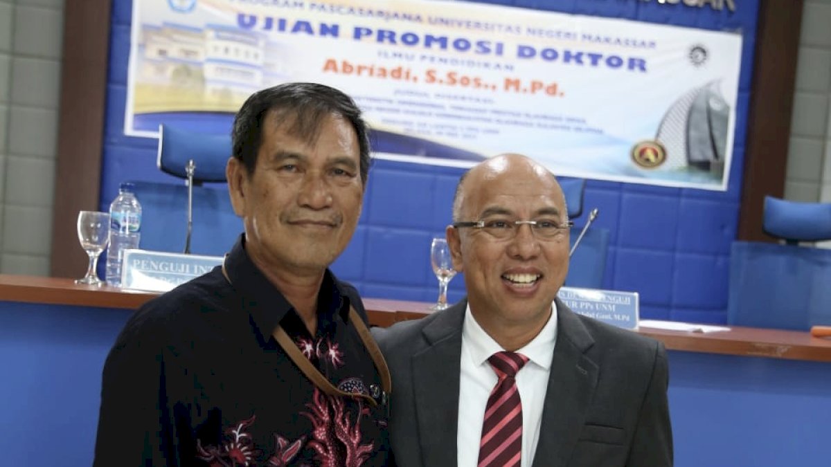 Eks Ketua LOC Persik Kediri Abriadi Muhara Raih Gelar Doktor di UNM