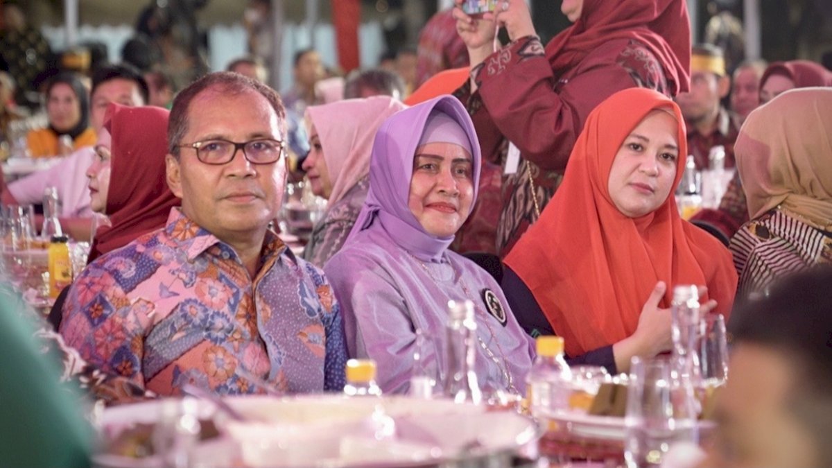 Wali Kota Makassar Bersama Istri Jamu Saudagar Bugis Makassar