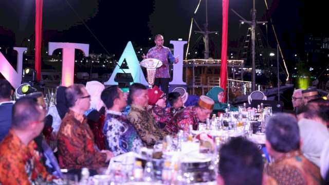 Wali Kota Makassar Danny Pomanto saat menjamu Saudagar Bugis Makassar (dokumen: istimewa)