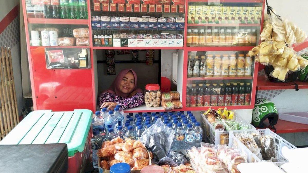Berkat Holding Ultra Mikro, Wanita Ini Bisa Sekolahkan 12 Anak