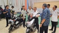Kalla Kars Silaturahmi Sekaligus Bawa Motor Listrik ke Kediaman Wali Kota Makassar