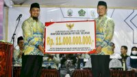 Gubernur Sulsel Serahkan Bantuan Keuangan Rp11 Miliar Bangun Masjid Agung Selayar Tahap 2