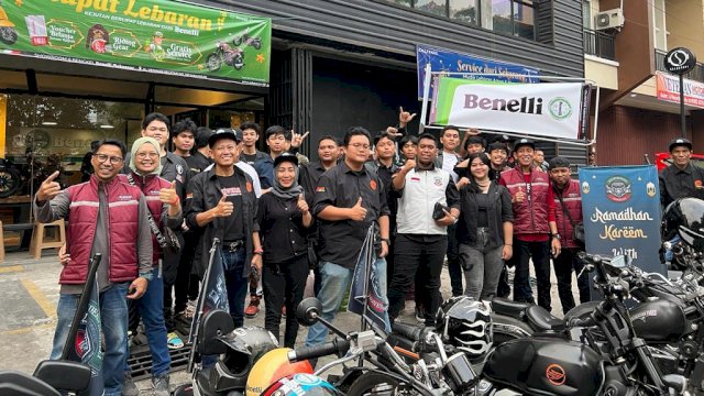 Berbagi takjil R-Bike Indonesia di Makassar menuju anniversary kedua (dokumen: istimewa)