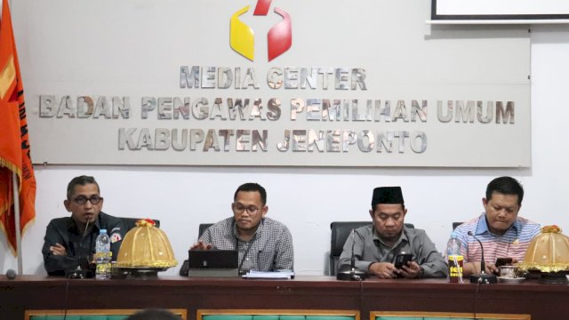 Bawaslu Jeneponto dan KPU gelar rapat Koordinasi (Dedi/sulselsatu)
