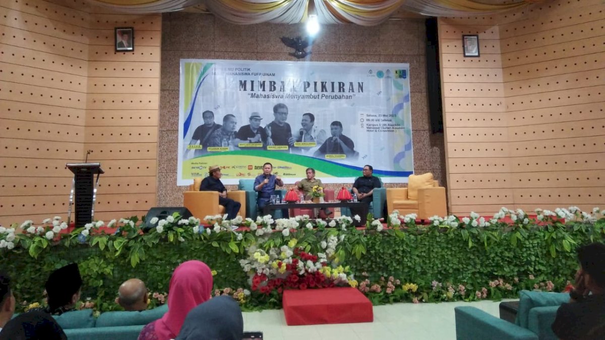 Himpunan Mahasiswa Ipol UIN Alauddin Makassar Gelar Seminar Hadirkan Rocky Gerung